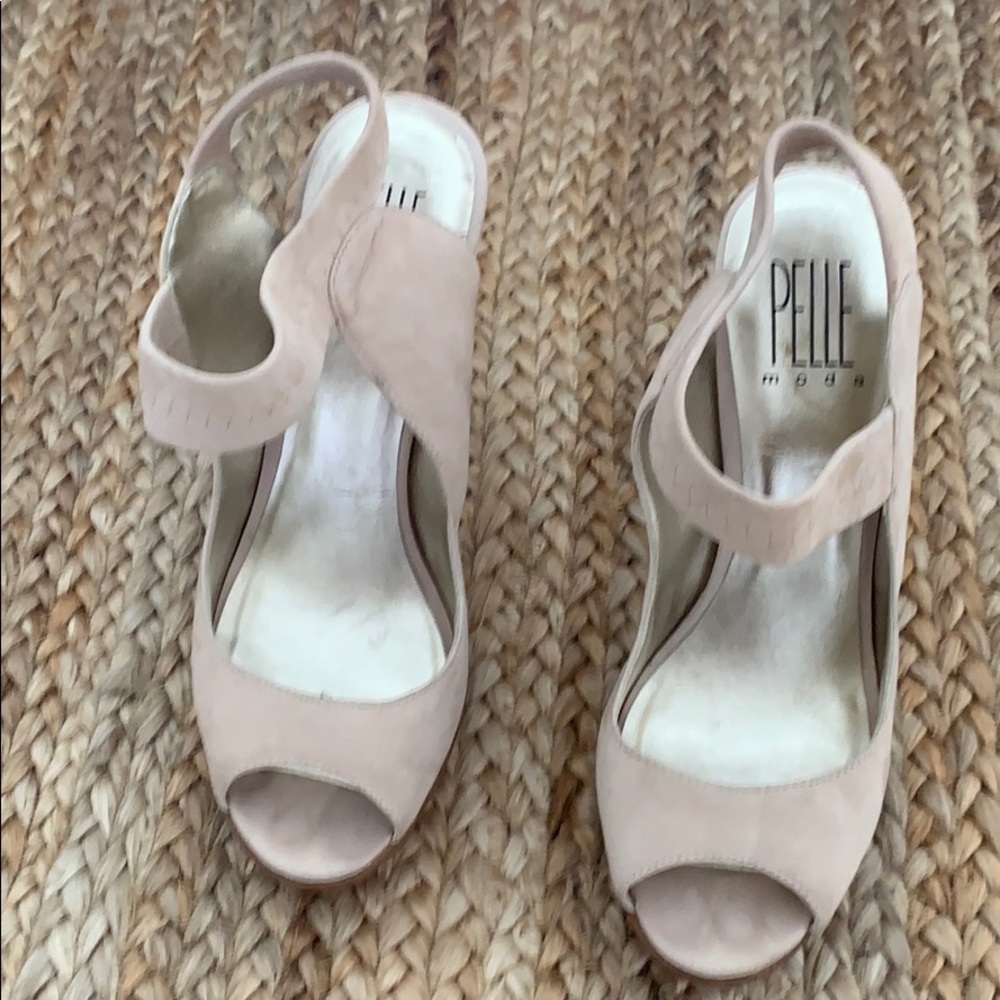 Beige heel